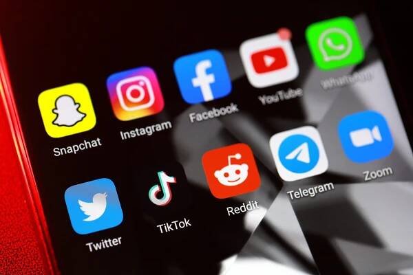 Sociální média: Pro koho tu jsou a jak s nimi zacházet? - Komora Plus