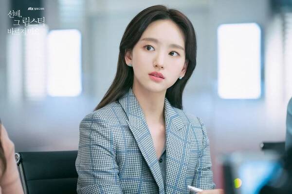Jin-ah Won - Sunbae, geu libseutik bareujimayo - Fotosky