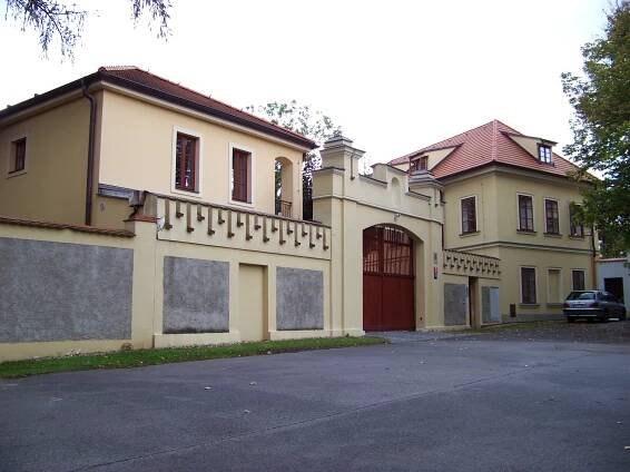 Soubor:Vokovice, Ke dvoru 9 - 13.jpg