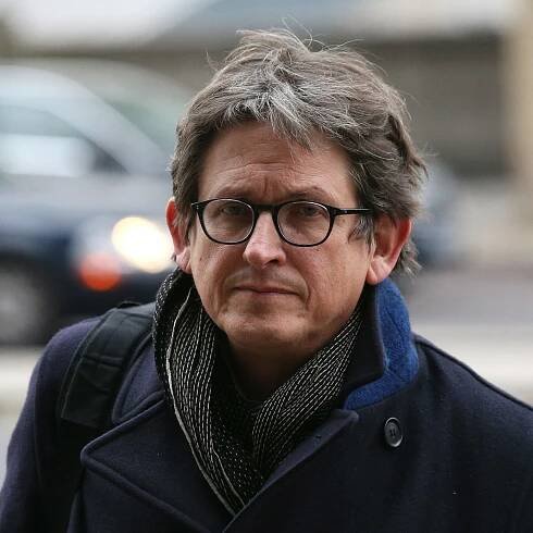 Alan Rusbridger says it is ‘dangerous’ to prosecute Julian Assange