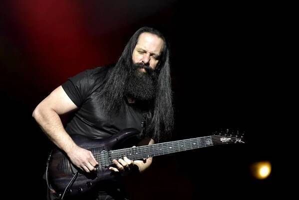 Joe Satriani, John Petrucci a Uli John Roth: Kytaroví veteráni v Praze druhým objektivem