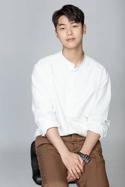 Kang Min-Hyuk-1991-p1.jpeg