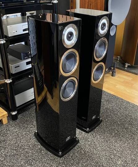 Cabasse Murano Alto High-End Audio 3-pásmové sloupové repro/reproduktory/reprosoustavy černý klavírní lak