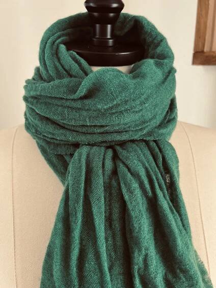 Botto Giuseppe 100 % Cashmere Scarf in Green Tree