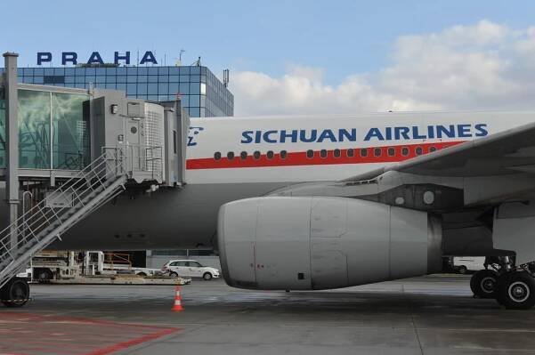 Praha přivítala první přímý letecký spoj Sichuan Airlines z Čcheng-tu – Čínsko-český letecký spolek