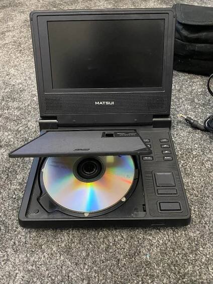 Přenosný DVD přehrávač Matsui MARPD702E/do auta,na dovču,na doma 😍 | Aukro