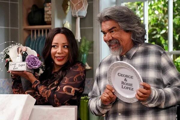Selenis Leyva as Rosie, George Lopez as George on Lopez vs Lopez