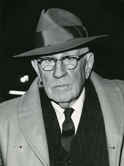 Daniel P. O'Connell - Wikipedia