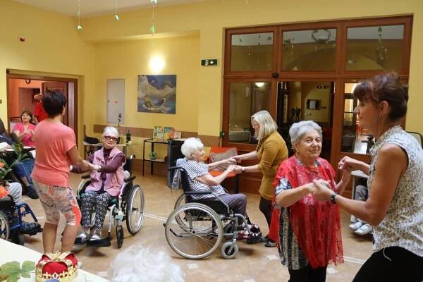 ZÁŘÍ v našem Domově - Oficiální stránky Domova pro seniory Seniorcentrum Slavkov, příspěvková organizace