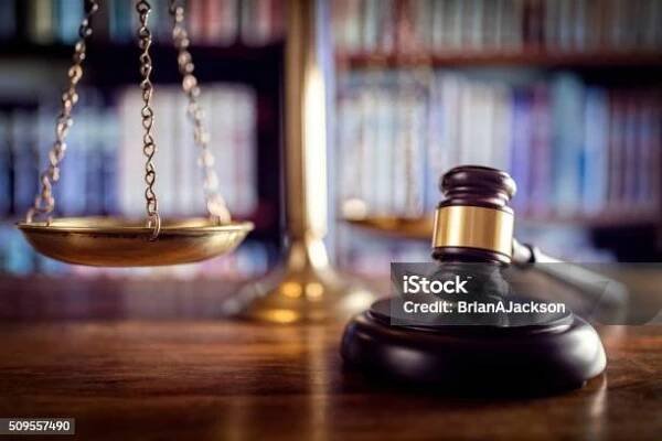 Stock fotografie Gavel Měřítka Spravedlnosti A Knihy O Právu – stáhnout obrázek nyní - Gavel, Právo - Témata, Právní systémy
