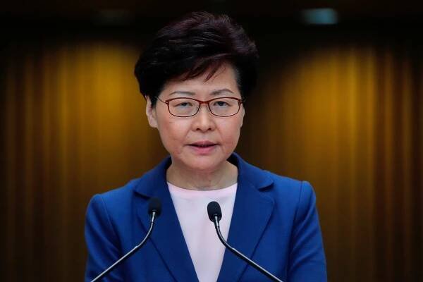 Lamová odmítá kritiku. Podle ní se Spojené státy vypořádávají s protesty stejně jako dříve Hongkong