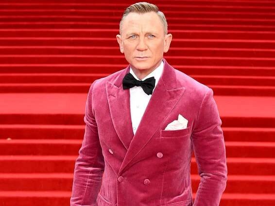 Daniel Craig's pink velvet tuxedo at the No Time To Die premiere: An analysis