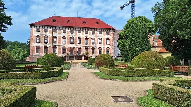 Výlet druhých tříd do zámku Libochovice – „Zahrada všemi smysly“ - ZŠ PŘEMYSLOVCŮ LOUNY