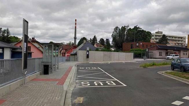 Bruntál dokončil opravu. Autobusy se vrátily pod Společenský dům