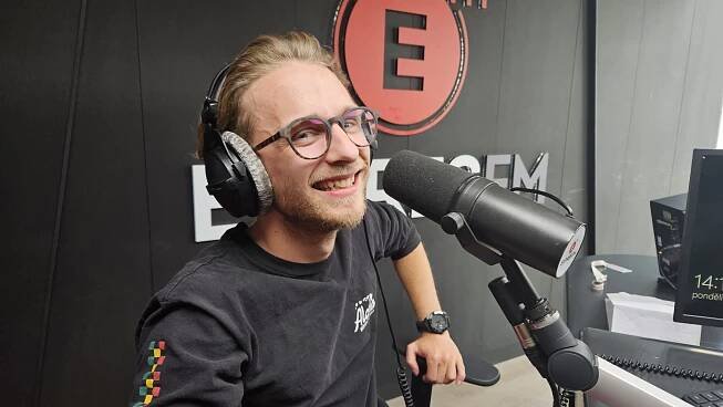 Hvězda seriálu Revír Tony Mašek: Chci prorazit v Hollywoodu, od čtyř piluji angličtinu - Expres FM