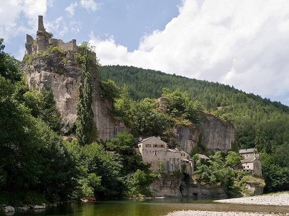 File:Castelbouc Gorges du Tarn.jpg - Wikimedia Commons
