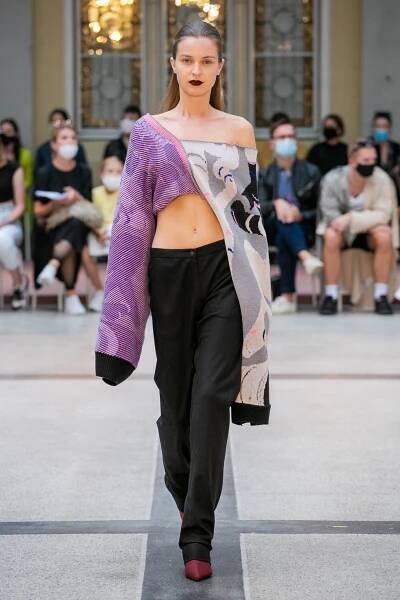Galerie: MBPFW #2: Studentská kreativita se setkala s krejčovským citem | Elle.cz