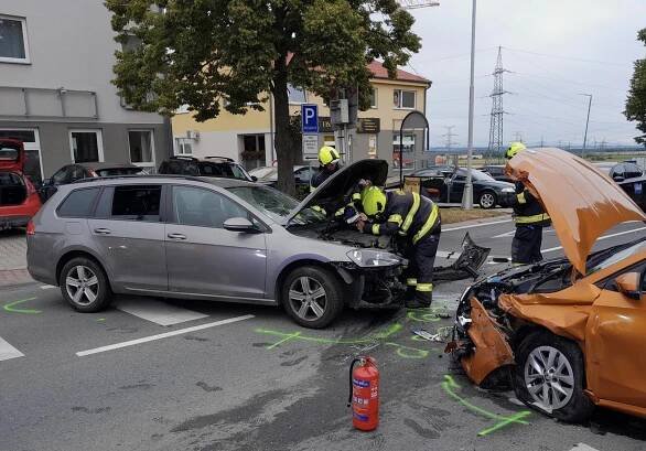 Silnici v Nehvizdech zablokovala nehoda