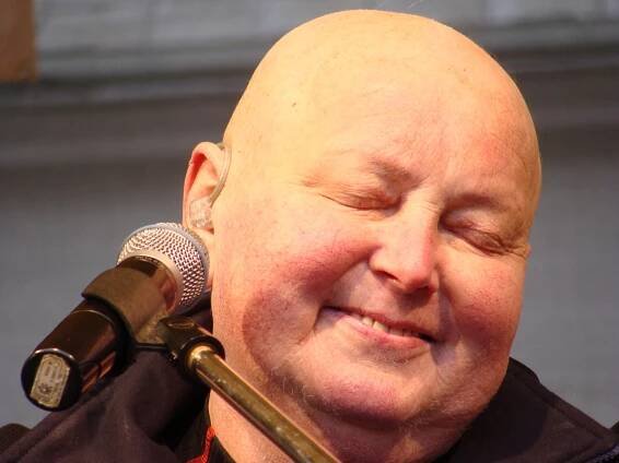 Zpěvák Pavel Novák prohrál boj s rakovinou. Rozloučení bude v Městském domě