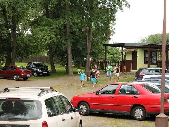 Pod zámkem Humprecht je ráj turistů