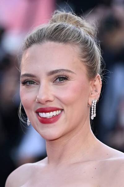 Scarlett Johansson Brought A French-Girl Favourite To Cannes
