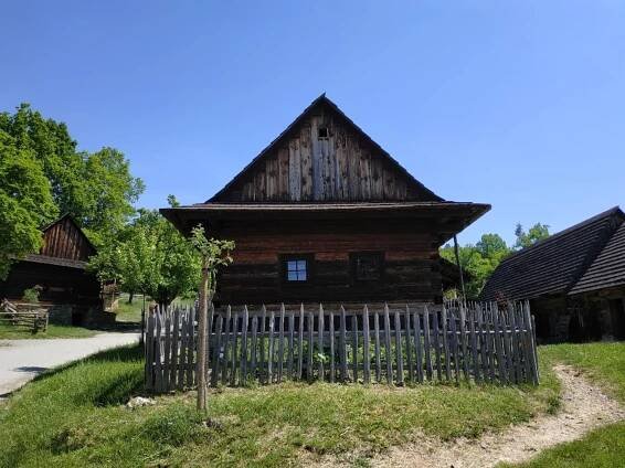 Valašské muzeum v přírodě stránka 2, Základní škola Ostrava, Gen. Piky