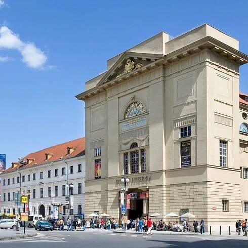 Dům U Hybernů má nového majitele, zaplatí za něj téměř půl miliardy korun
