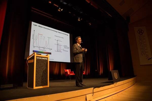 Light at the Nanoscale - from Molecules to Quantum Computers - MoleClues