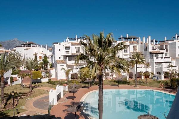 Frontline beach apartment w pool/sea views San Pedro de Alcantara