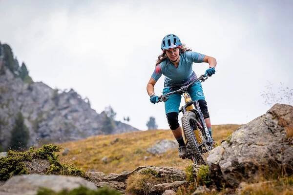 Endura přilba SINGLETRACK MIPS Smrkově Zelená | Nevix.cz