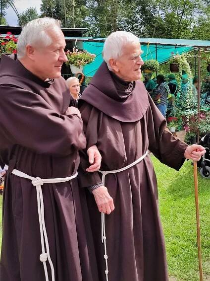 Soubor:Vladimír Holota a Jan Maria Vianney Dohnal.jpg – Wikipedie