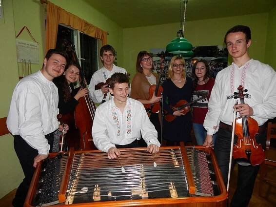 Posezení u cimbálu - Cimbálová muzika Palagria