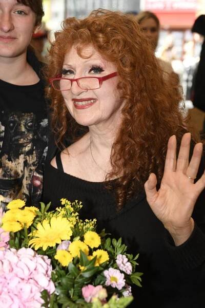 Nestárnoucí Evík ze Slunce, seno...Jaroslava Kretschmerová oslavila sedmdesátku. Kolegové ji zaskočili překvapením