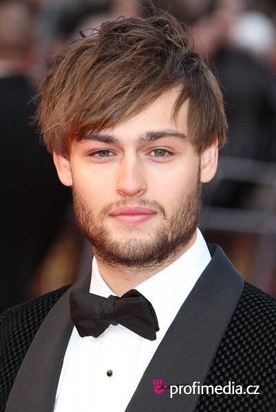 Douglas Booth - celebrity účes - HappyHair