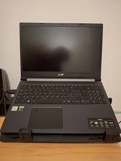 SET - herní notebook Acer Aspire 7 + monitor Samsung 24"