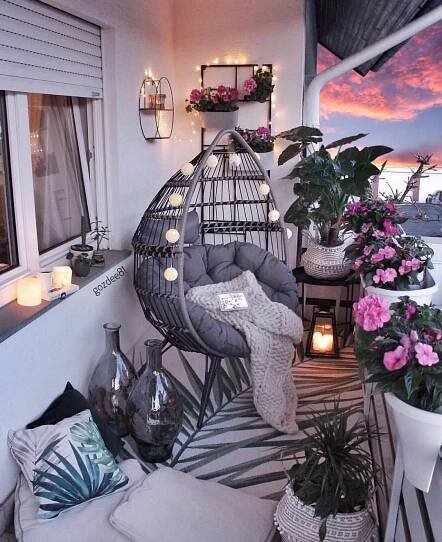 Check out this amazing balcony!! Who said you can’t do much a with a small balcony?!? I love eve… | Apartment balcony decorating, Small balcony decor, Balcony decor