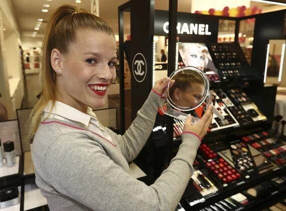 Miss Hadašová ukázala půvabnou sestru, která dostala kopačky od Muže roku