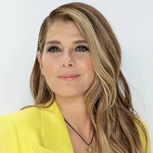 Marisa Tomei Matched Her Eyeliner to Her Bold, Blue Necklace — See Photos