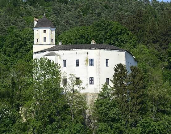 Platební karty dobyly mnohé turistické cíle v Česku