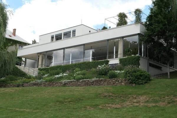 Výstava MIES / TUGENDHAT / SANDALO / KALIVODA ve vile Tugendhat v Brně
