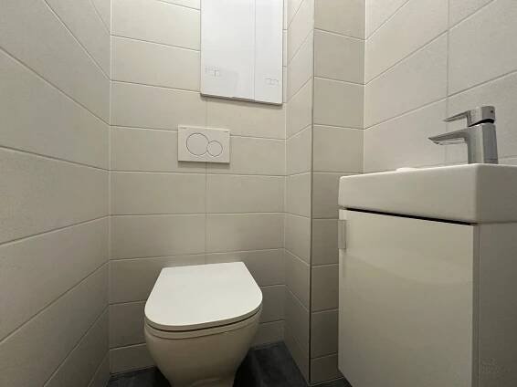 Pronájem útulného bytu 2+1 s lodžii, 53 m2 v Praze - Malešice.