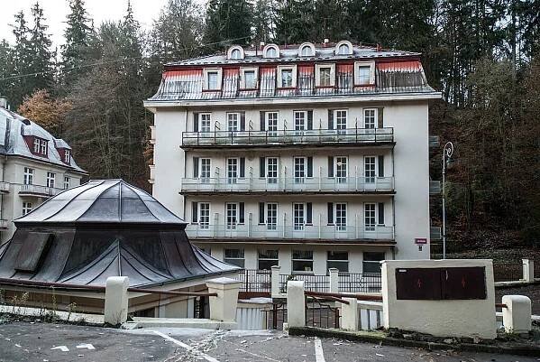 Soubor:Karlovy Vary vila Mánes II (02).jpg – Wikipedie