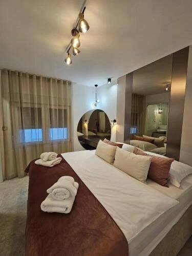Postel nebo postele na pokoji v ubytování Luxury Apartment Ane