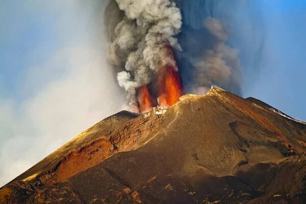 Eruption of Italian Supervolcano Campi Flegrei Could Produce 100-Foot Tsunami, Study Claims