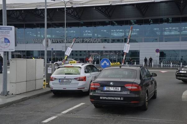 Taxikáři budou v půlce listopadu znovu protestovat. Jakou formou, zatím tají