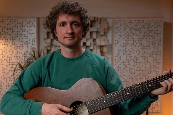 An Introduction to Sam Amidon — Experimental Folk “Crate Digger”