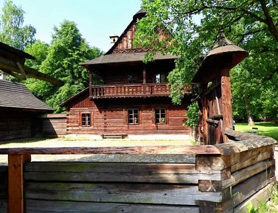 VIDEO: Zachráněné památky. Dotace pomohla skanzenům v Rožnově i na Slovensku
