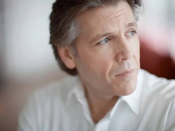 Thomas Hampson kvůli nemoci ruší svůj program, v květnu nepřijede ani do Příbrami