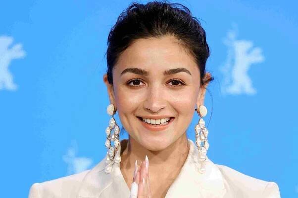 Bollywood star Alia Bhatt calls out paparazzi for shots of her in privacy of own home