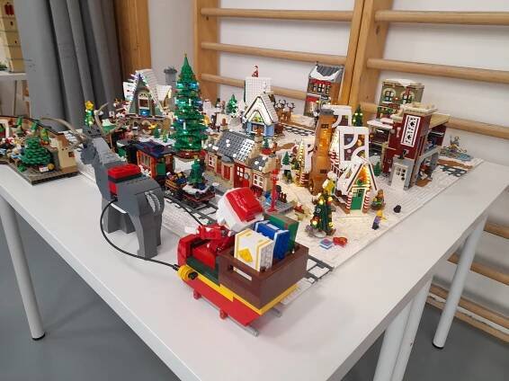 VIDEO: Prázdninový Hradec Králové plný kostiček. Lego láká i do Kuklen